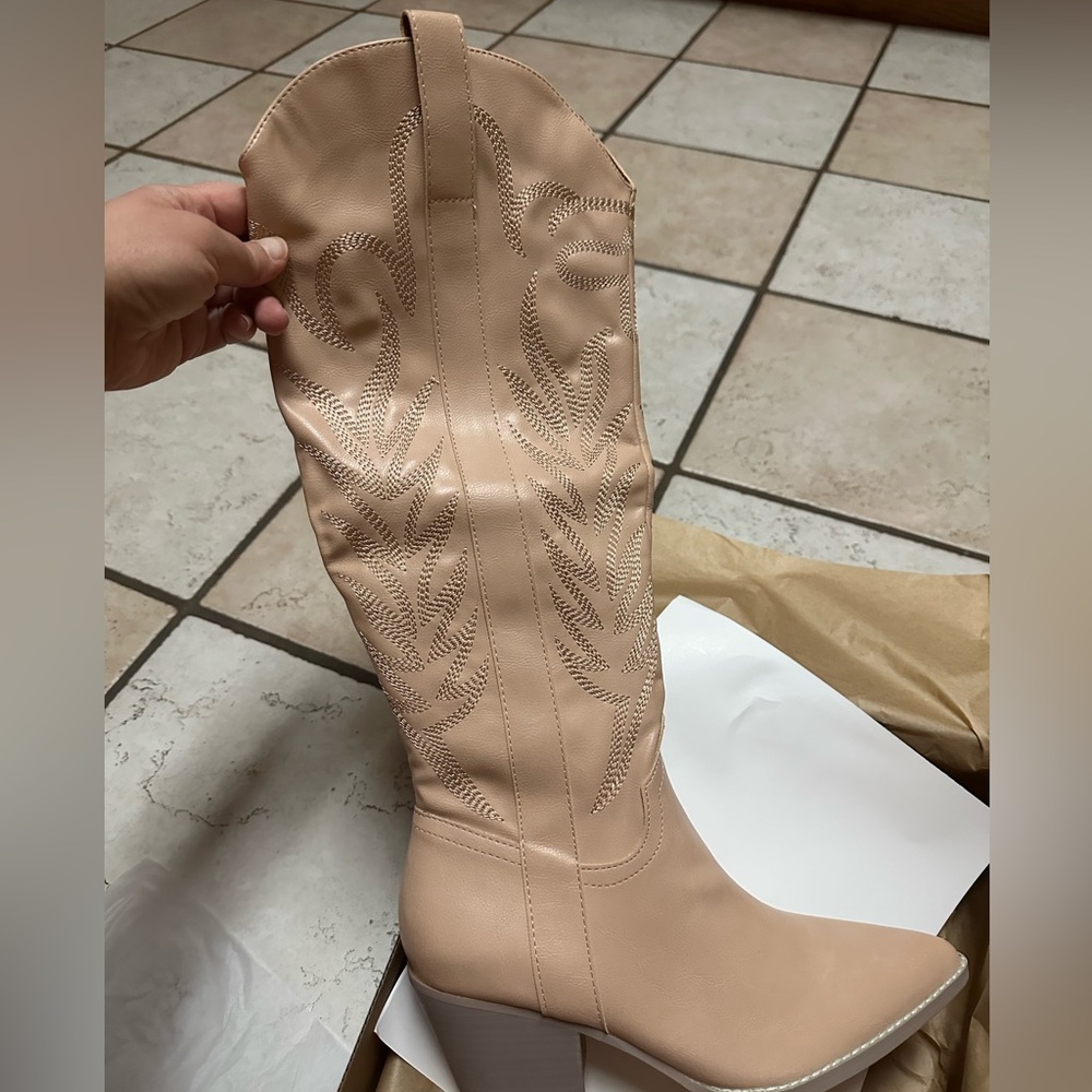 Boutique Cowgirl Boots With half zip COLOR IS NUDE NOT SILVER see all pics NIB